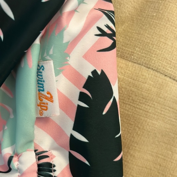 SwimZip tank and rashguard, 4T - Picture 3 of 5